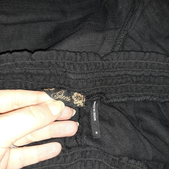 🌟 Guess lace panel pants size small - Picture 3 of 5